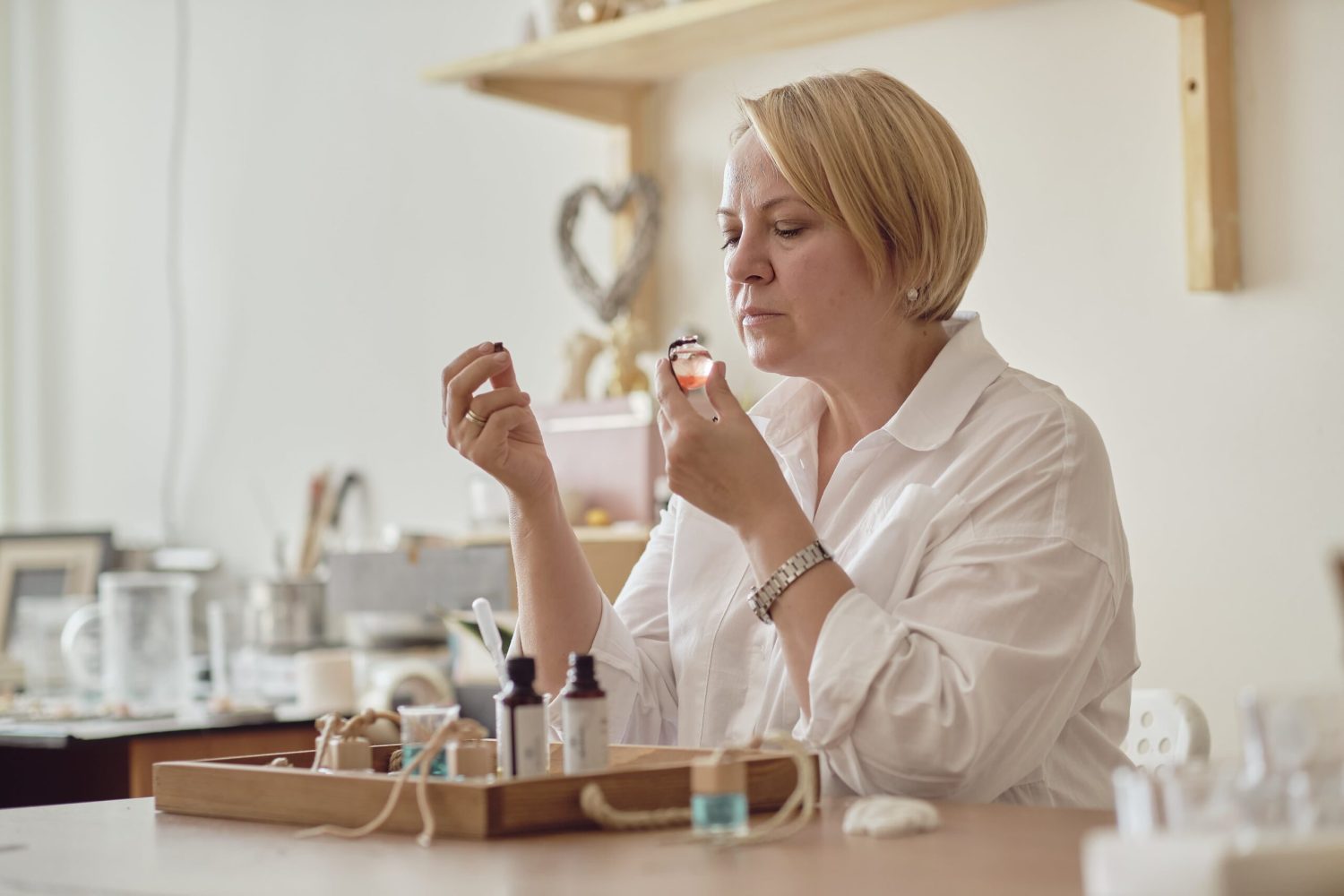 closeup-pipette-with-oil-glass-bottle-woman-pouring-perfume-bottle-min closeup-pipette-with-oil-glass-bottle-woman-pouring-perfume-bottle-min